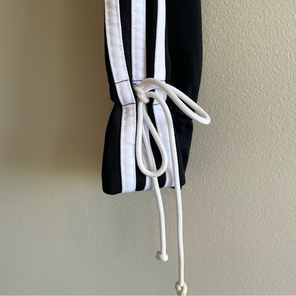 Adidas Women's Cropped Zip Front Jacket Black/White Size Small - Picture 7 of 8